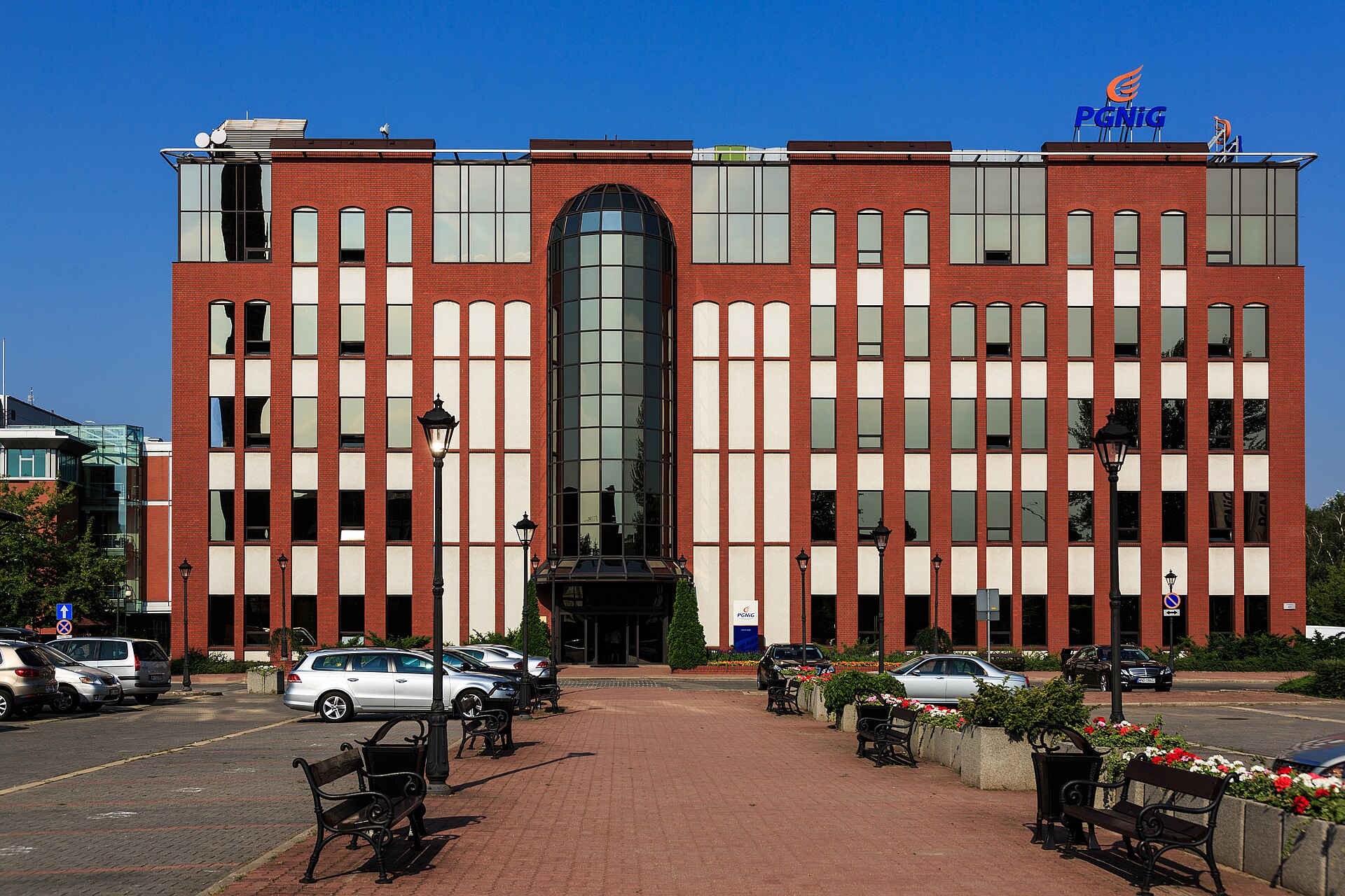 Imagem de referência relacionada a Polskie Górnictwo Naftowe i Gazownictwo, item descrito como registro de referência sobre Polskie Górnictwo Naftowe i Gazownictwo, organizado a partir de dados estruturados abertos